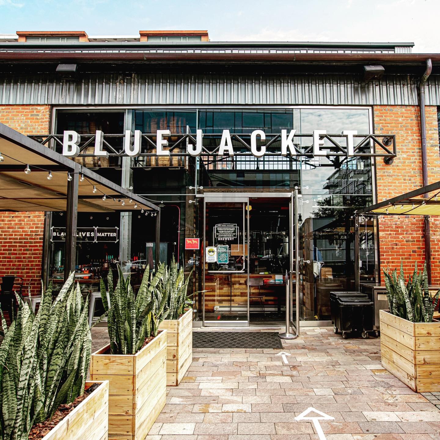 Bluejacket is a brewery specializing in a rotating menu of incredible craft beers. They offer rentals of their bottle shop, which is an intimate and unique setting for a small dinner party or you can rent out the second floor mezzanine which offers …